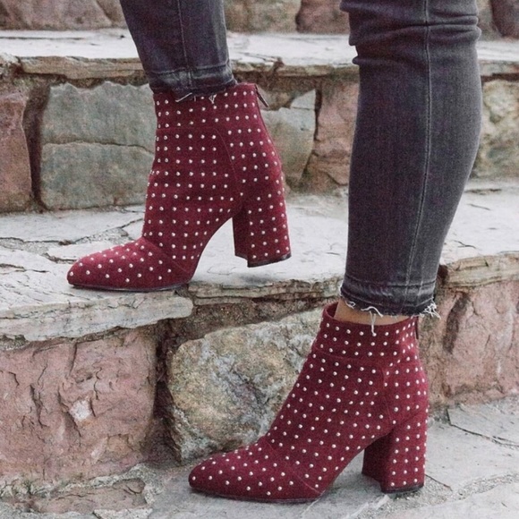 Shoes - 🌺HP🌺 Gorgeous Studded Booties